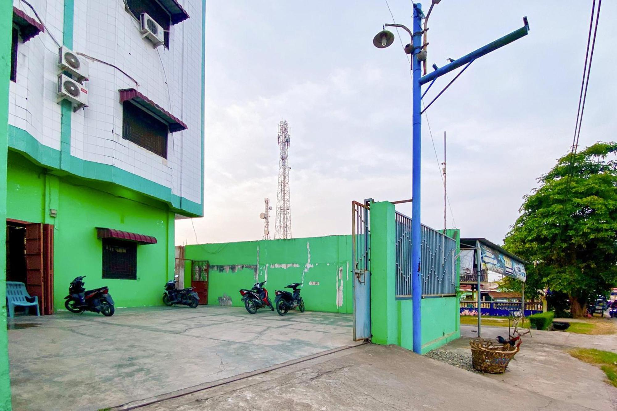 OYO 2044 Star Hill Inn Syariah Rantau Laban Bagian luar foto